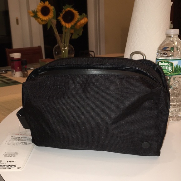 lululemon dopp kit